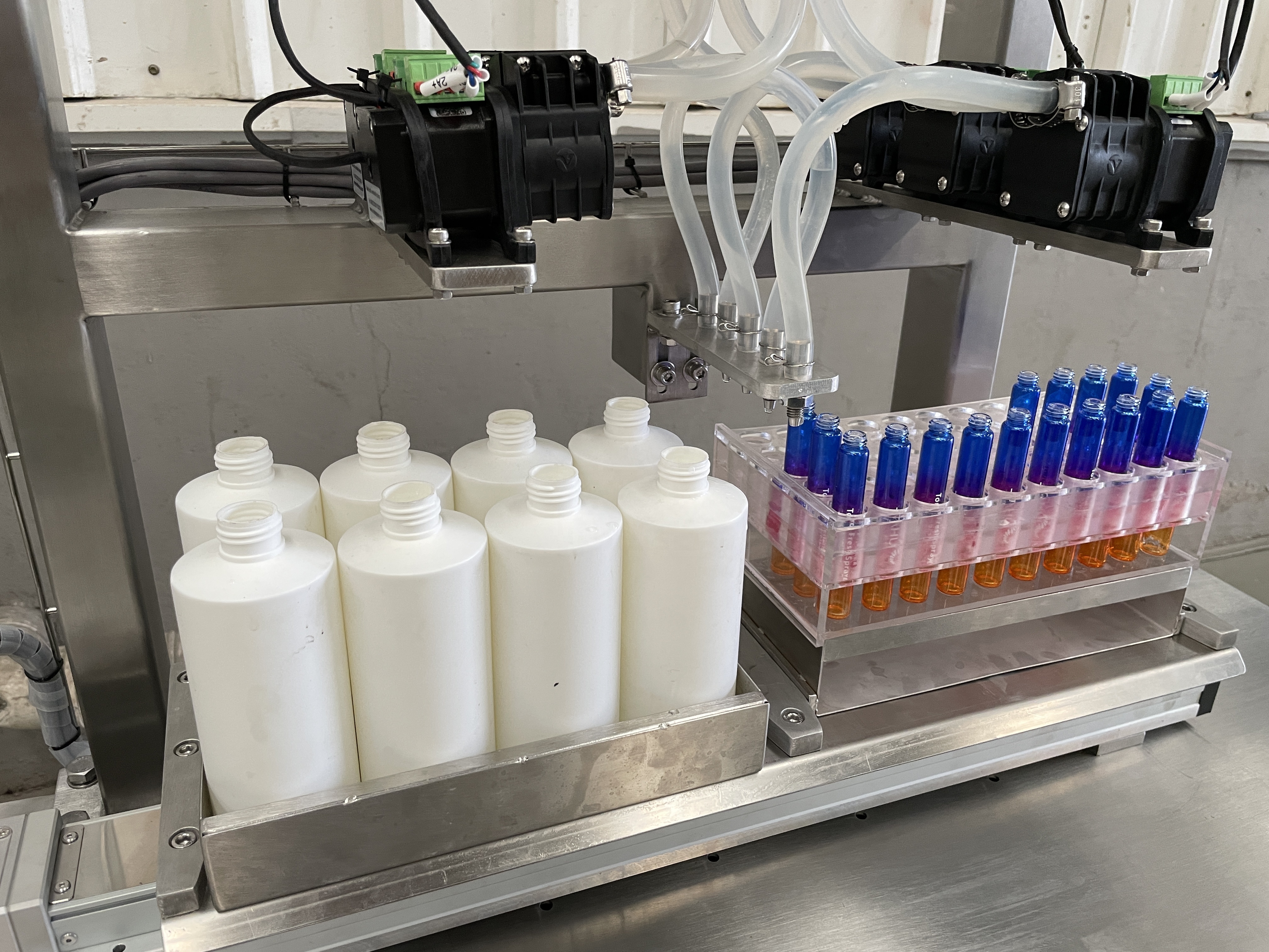 300ml Semi-Automatic Small Bottle Filling Machine with 1000bph High Speed and 800-2000bph Capacity